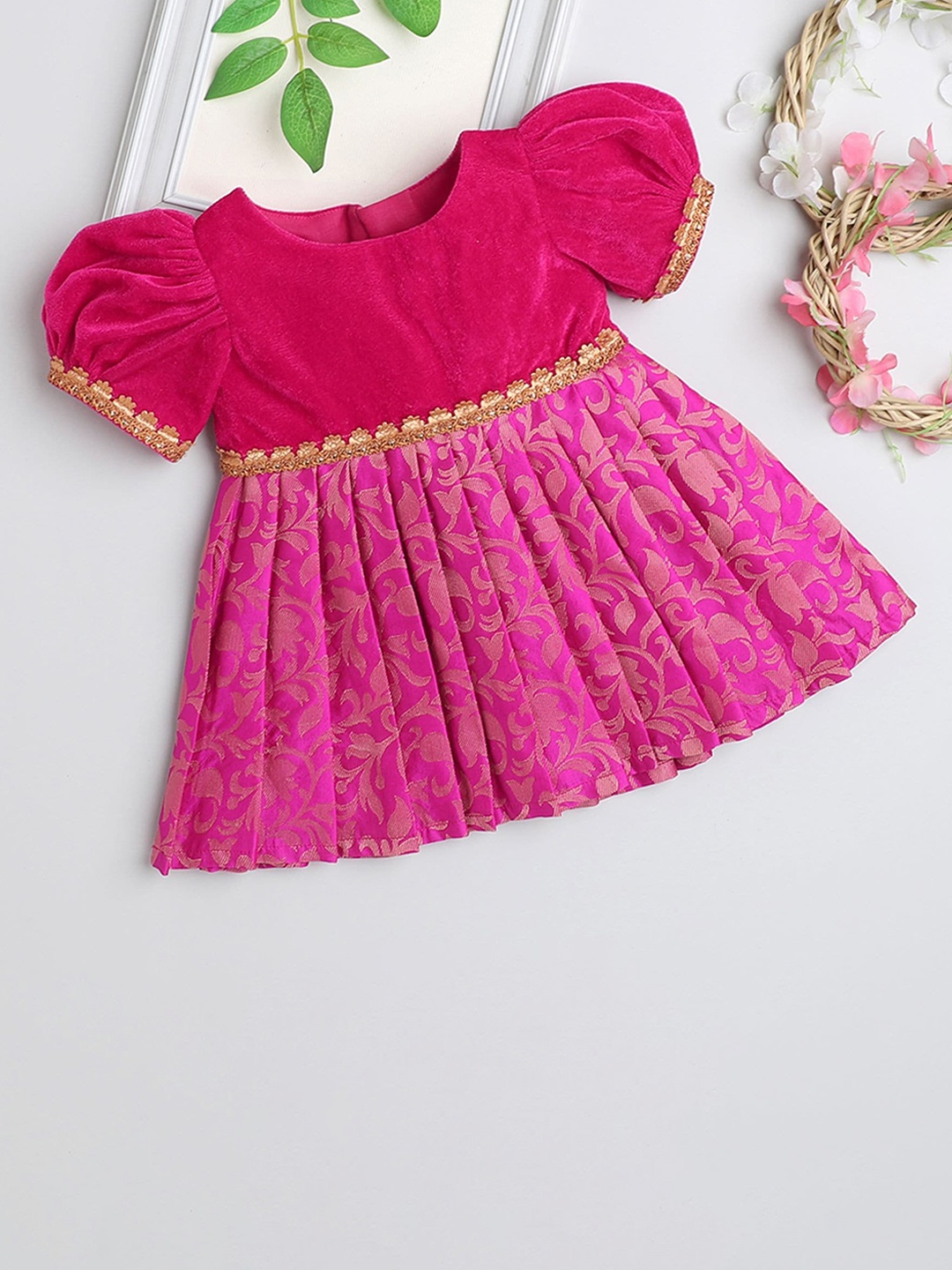 

MANY FROCKS & Floral Woven Design Puff Sleeves Fit & Flare Dress, Pink