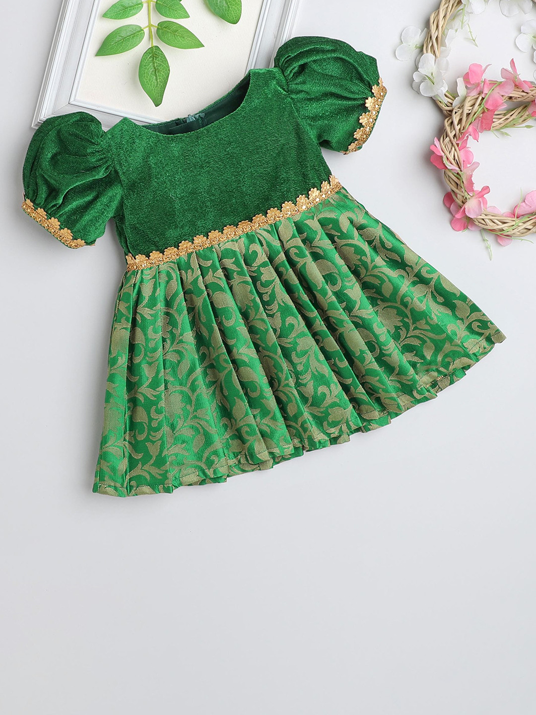 

MANY FROCKS & Floral Woven Design Puff Sleeves Fit & Flare Dress, Green