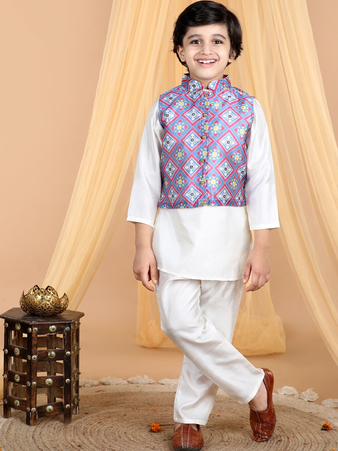 

Cutiekins Boys Mandarin Collar Straight Kurta & Pyjamas With Nehru Jacket, Off white