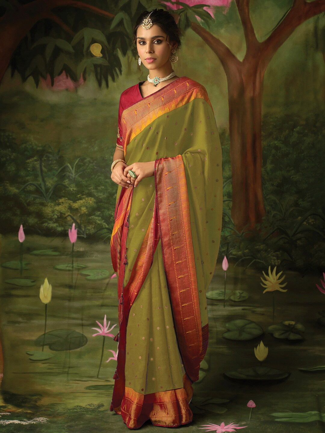 

Mitera Olive Green & Gold-Toned Ethnic Motifs Printed Zari Saree