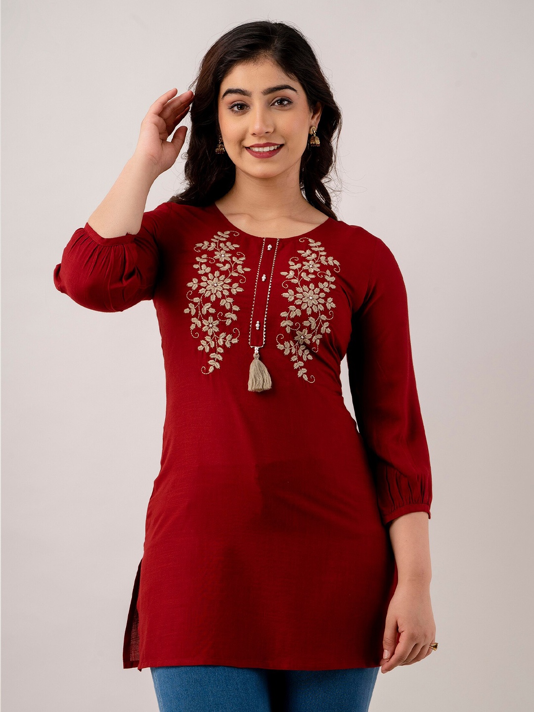 

Charu Floral Embroidered Round Neck Kurti, Maroon