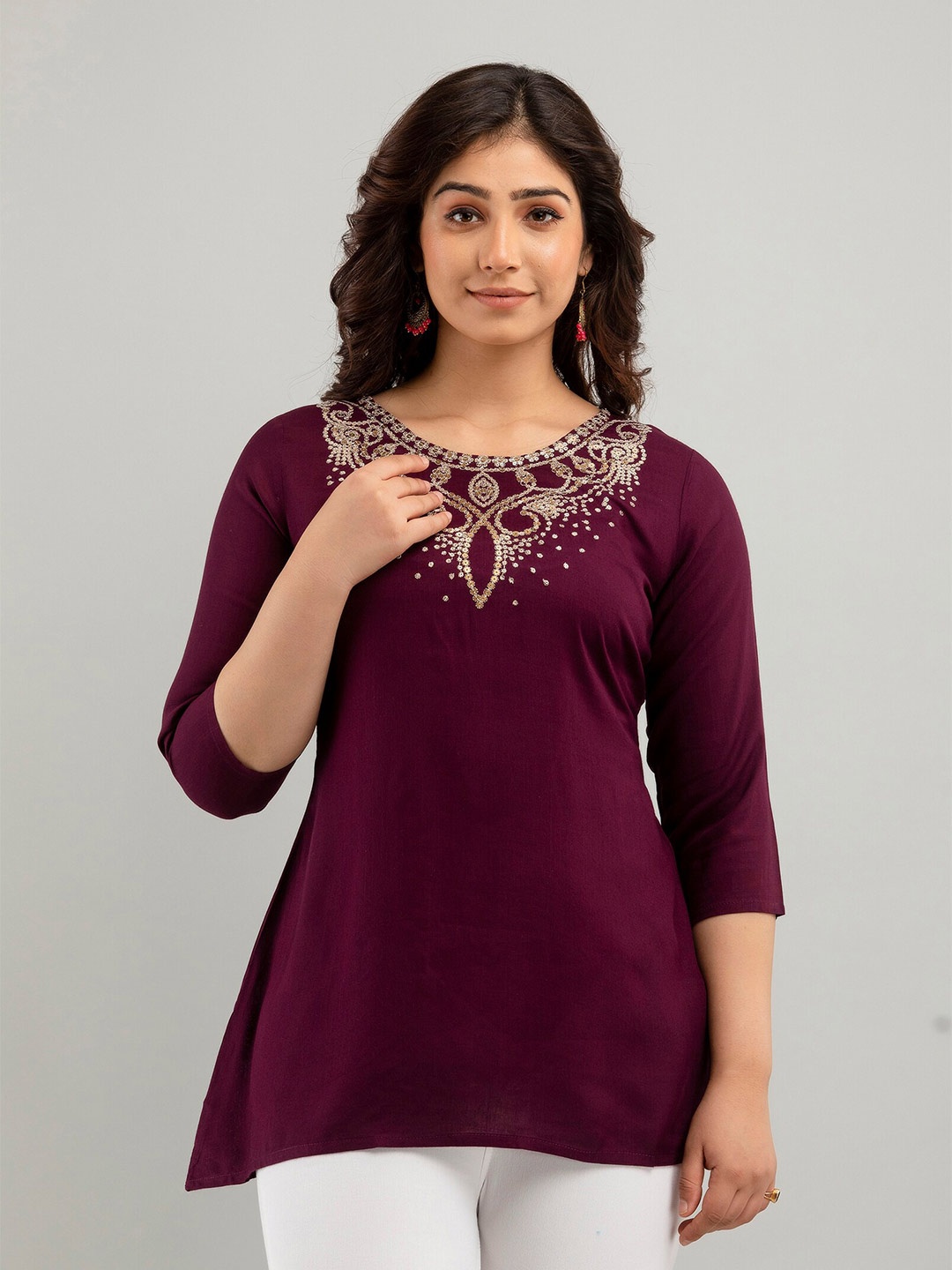 

Charu Ethnic Motifs Embellished Round Neck Kurti, Violet