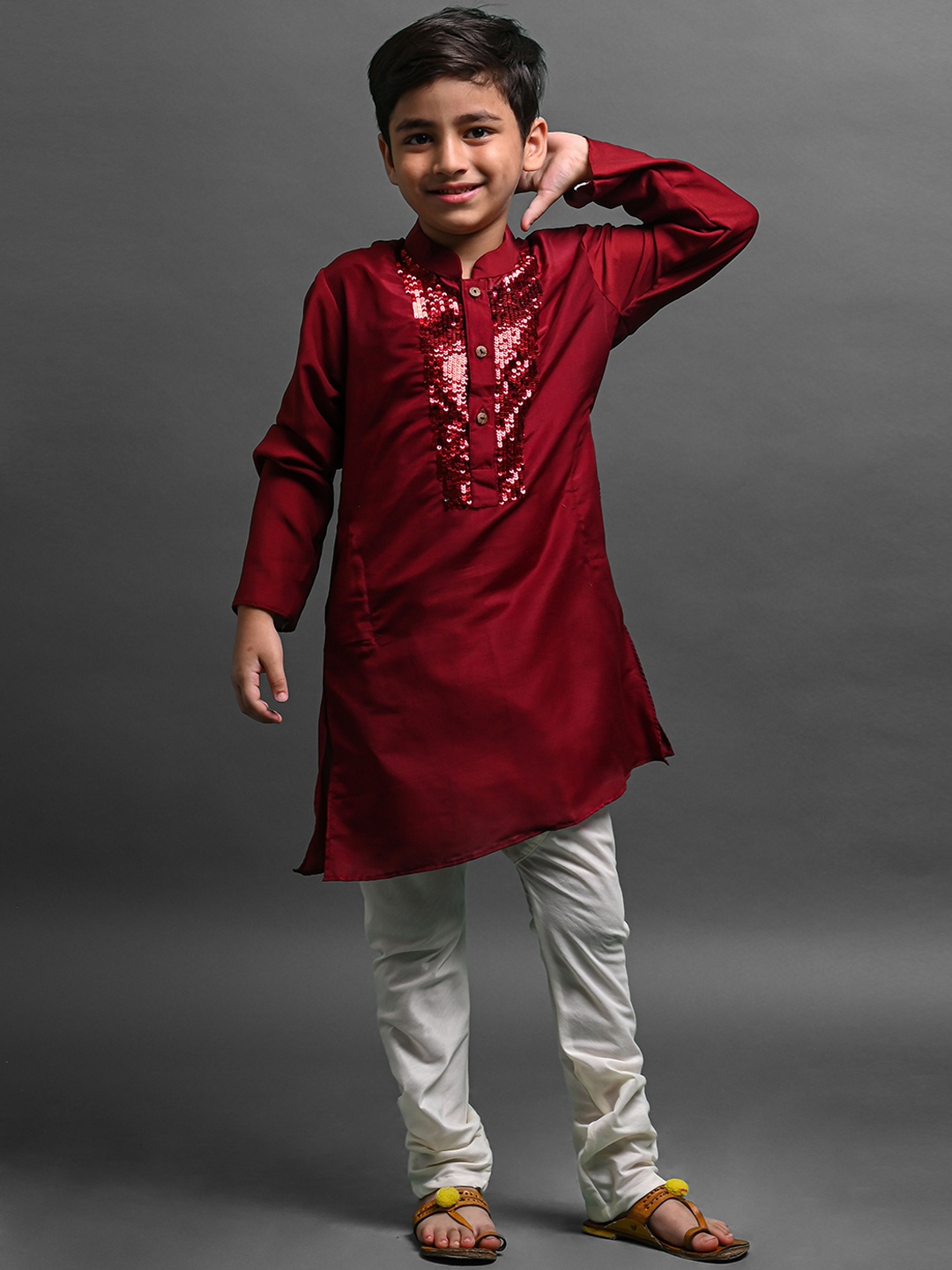 

VESHAM Boys Regular Sequinned Kurta With Pyjamas, Maroon
