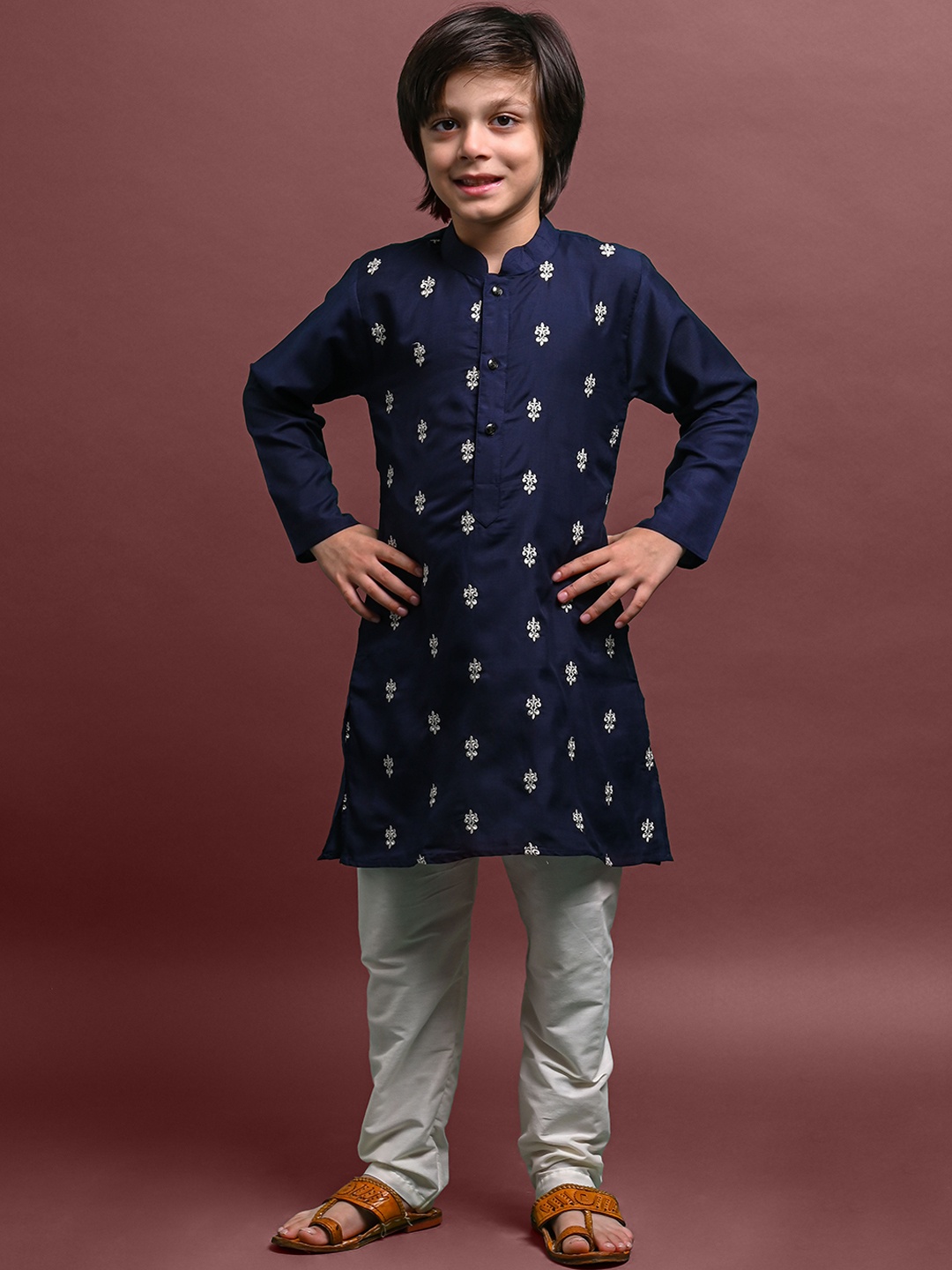 

VESHAM Boys Ethnic Motifs Embroidered Kurta with Pyjamas, Blue