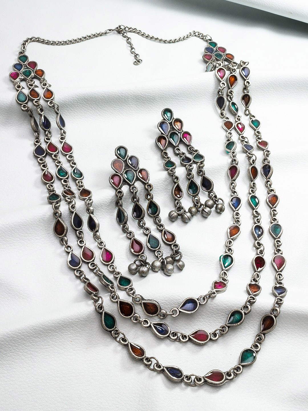 

aadita Silver Stones Studded Jewellery Set