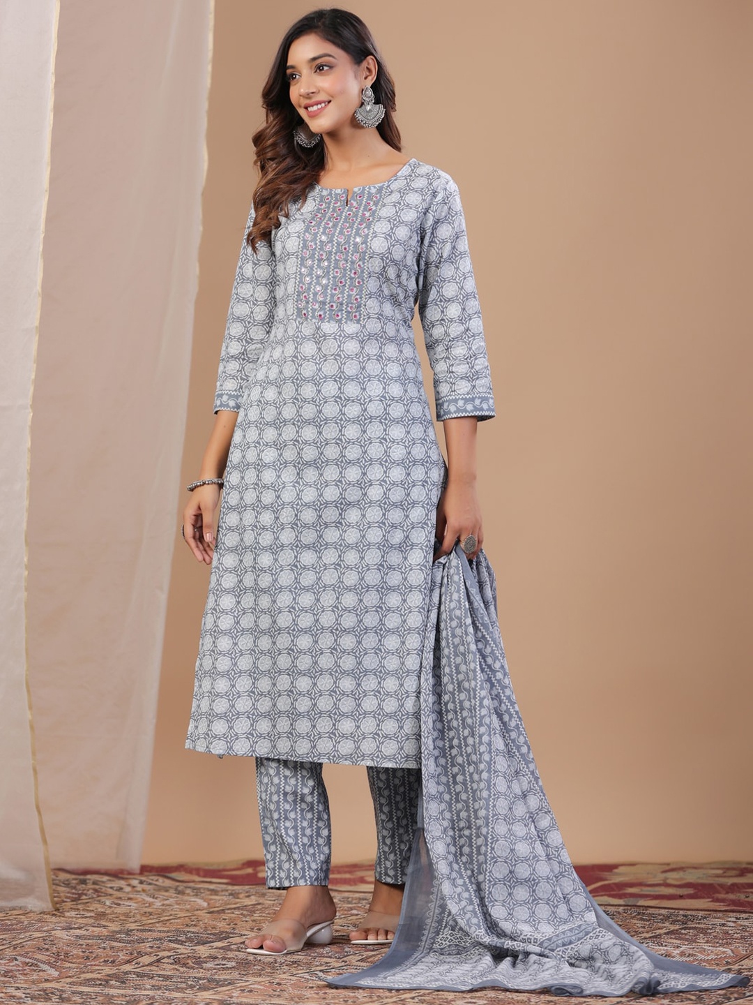 

Sangria Ethnic Motifs Printed Pure Cotton Kurta Set, Grey