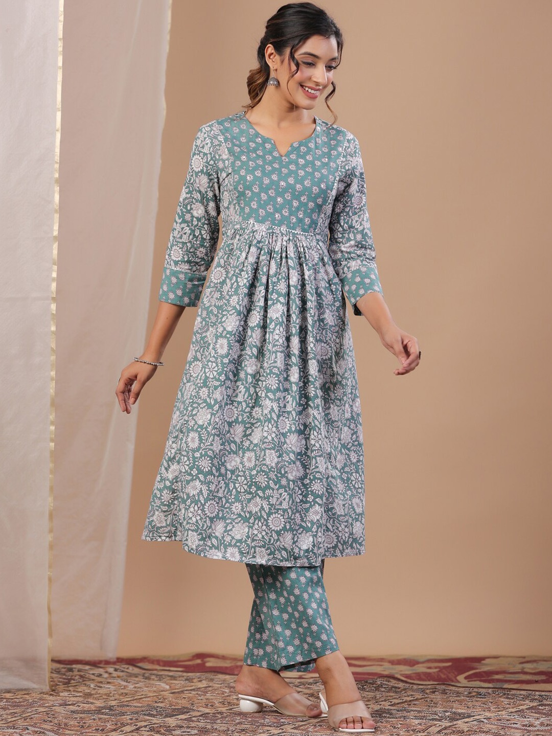 

Sangria Floral Printed A-Line Kurta & Trouser, Green