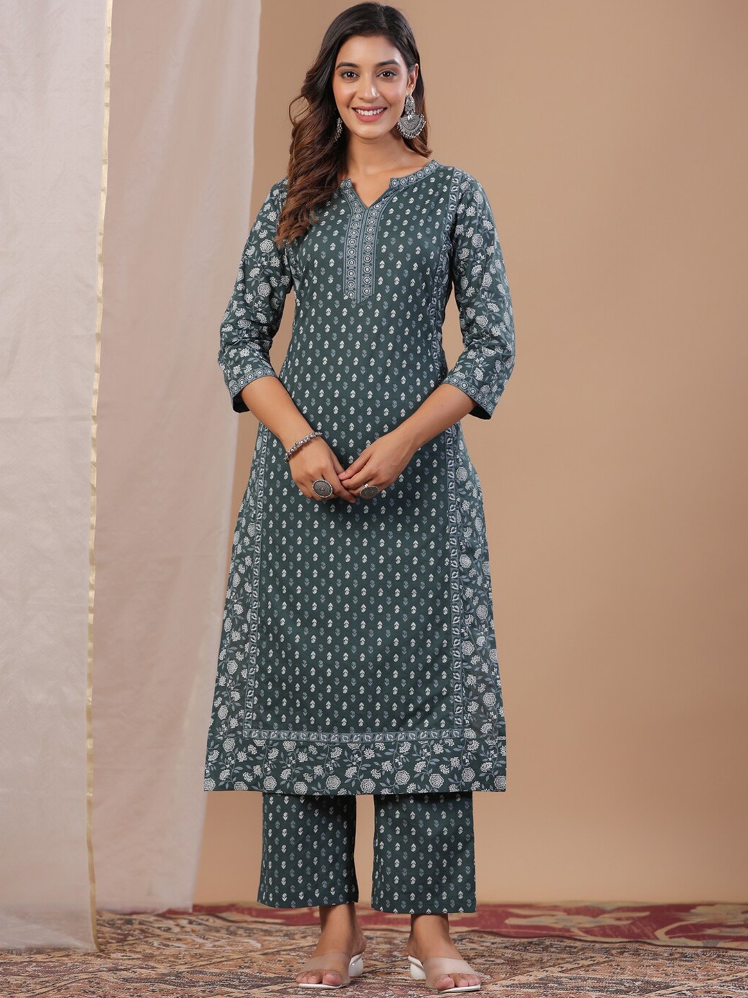 

Sangria Ethnic Motifs Printed Pure Cotton Kurta With Trousers, Green