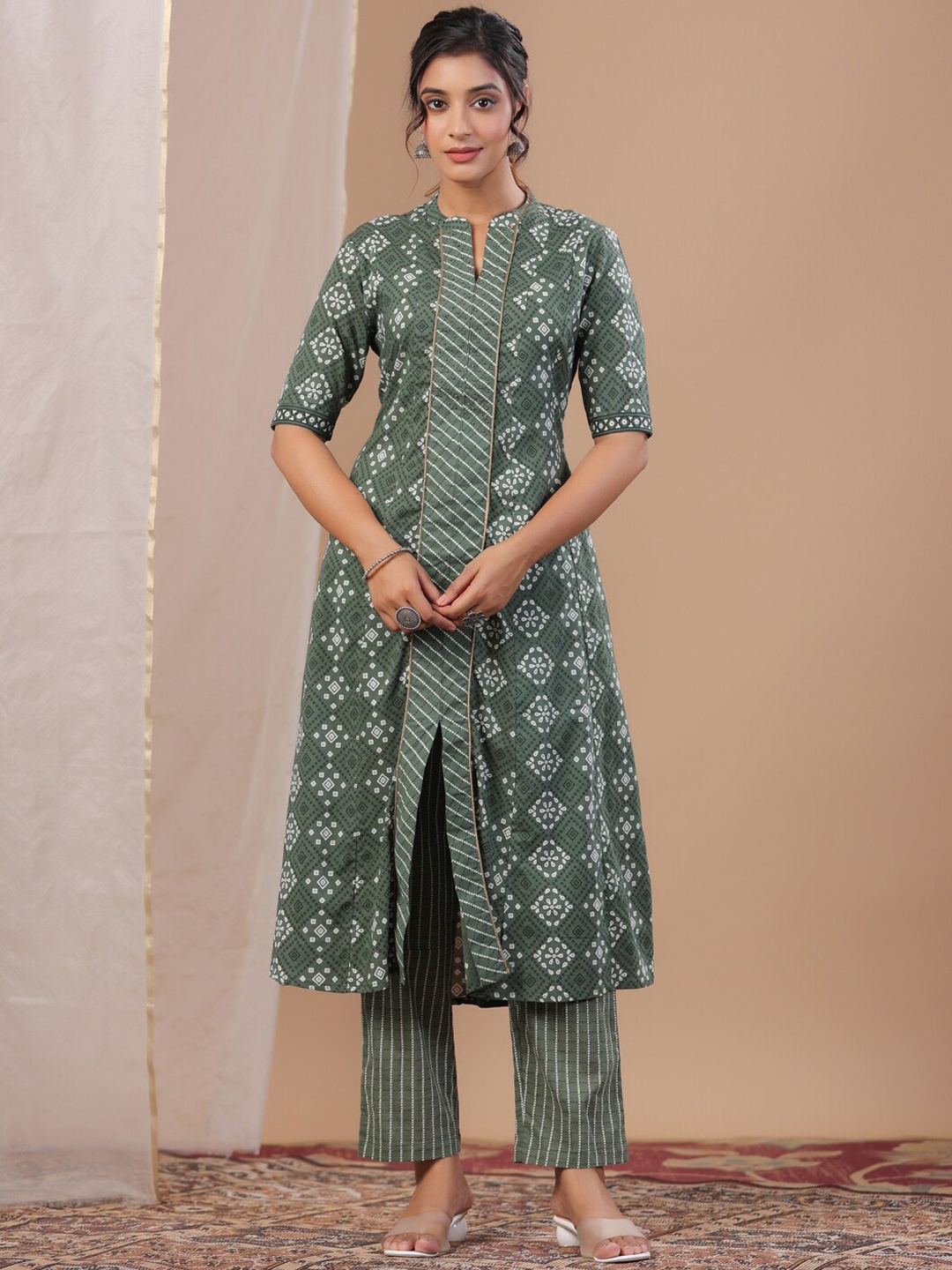 

Sangria Bandhani Printed Pure Cotton A-Line Kurta & Trouser, Green
