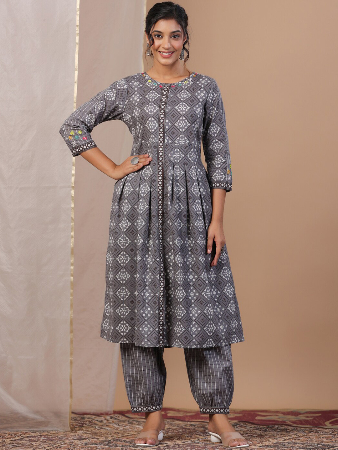 

Sangria Ethnic Motifs Printed Pure Cotton Kurta Sets, Grey