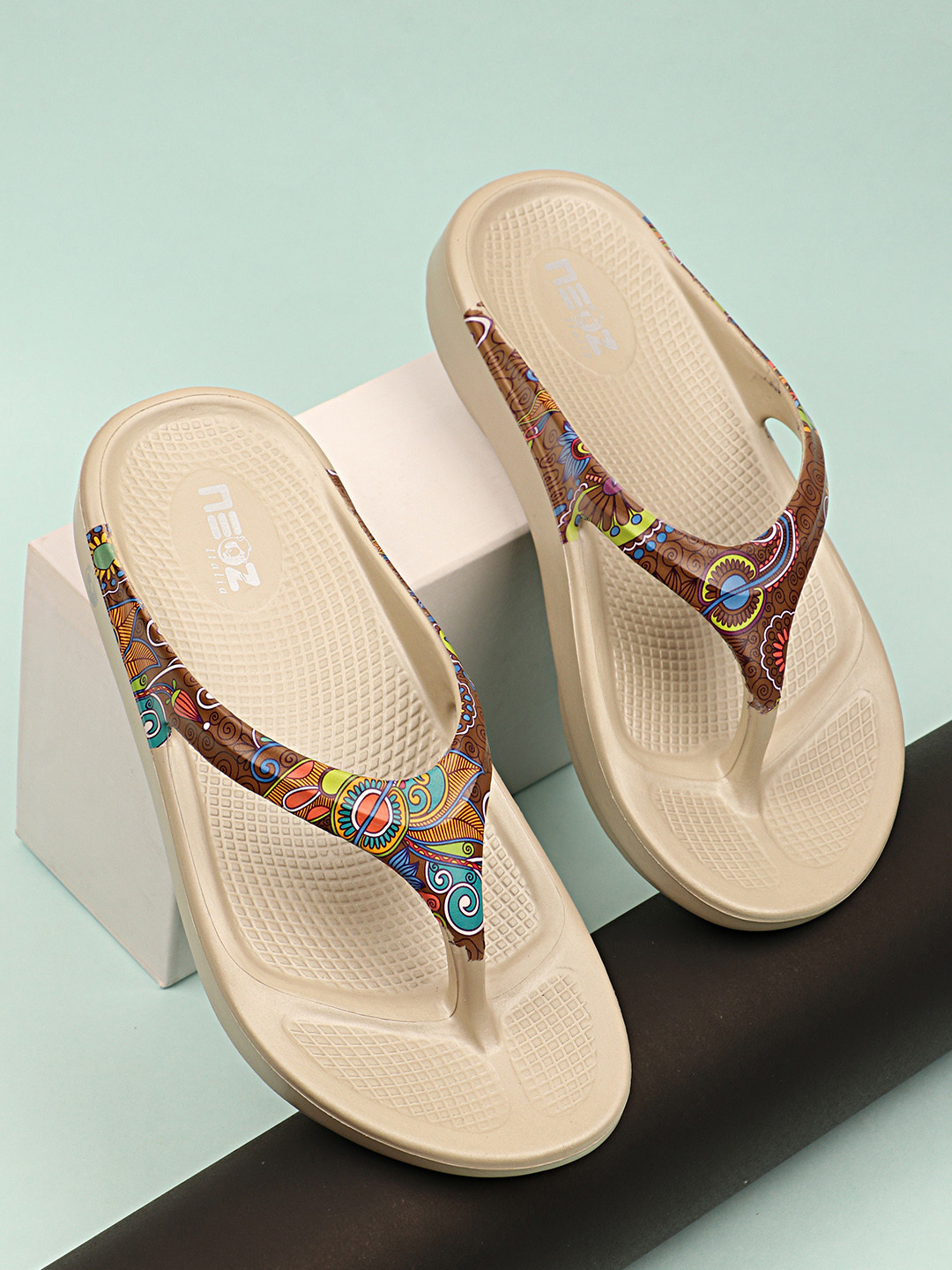

NEOZ Women Printed Thong Flip-Flops, Grey