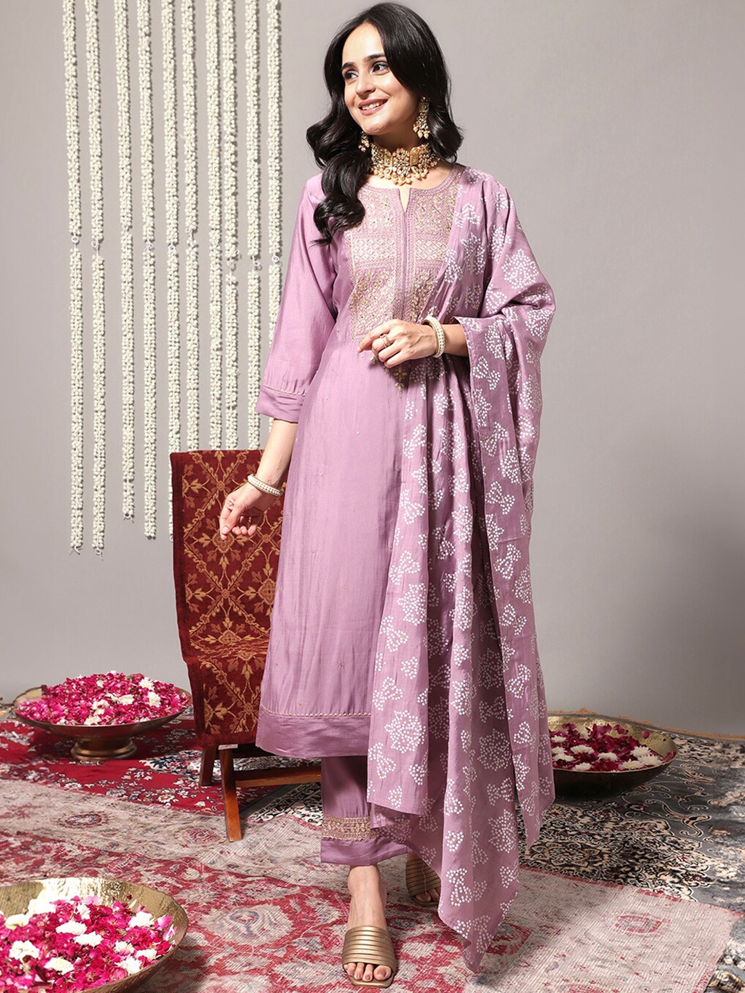 

Varanga Ethnic Motifs Yoke Design Regular Sequinned Kurta With Trousers & Dupatta, Mauve