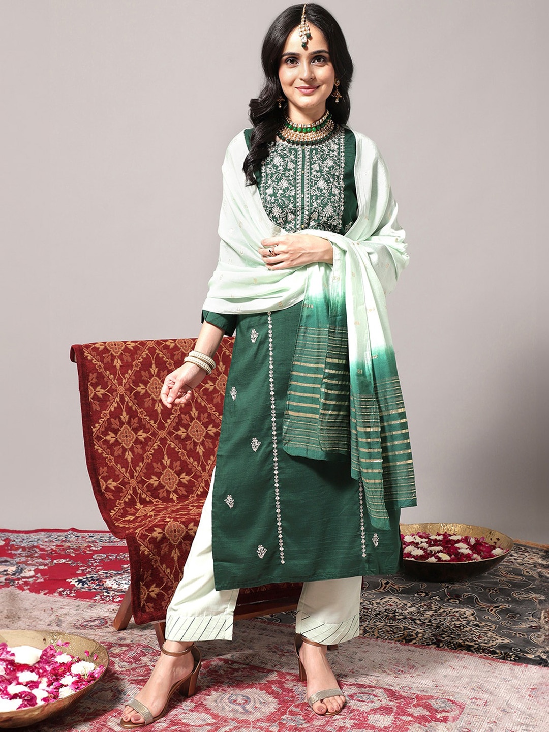 

Varanga Ethnic Motifs Embroidered Thread work Straight Kurta & Trousers With Dupatta, Green