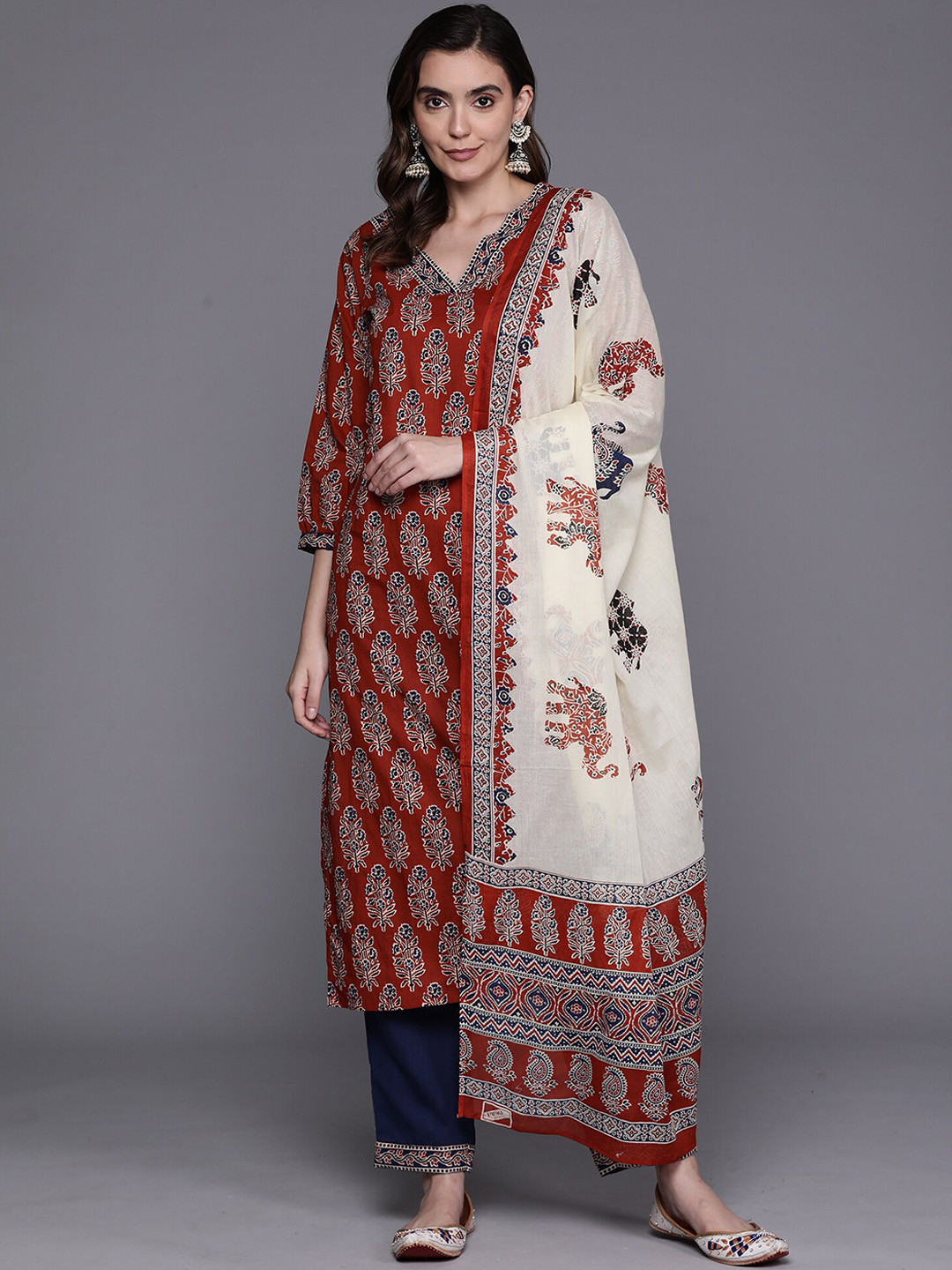 

Mialo fashion Ethnic Motifs Printed Regular Kurta with Pyjamas & Dupatta, Maroon