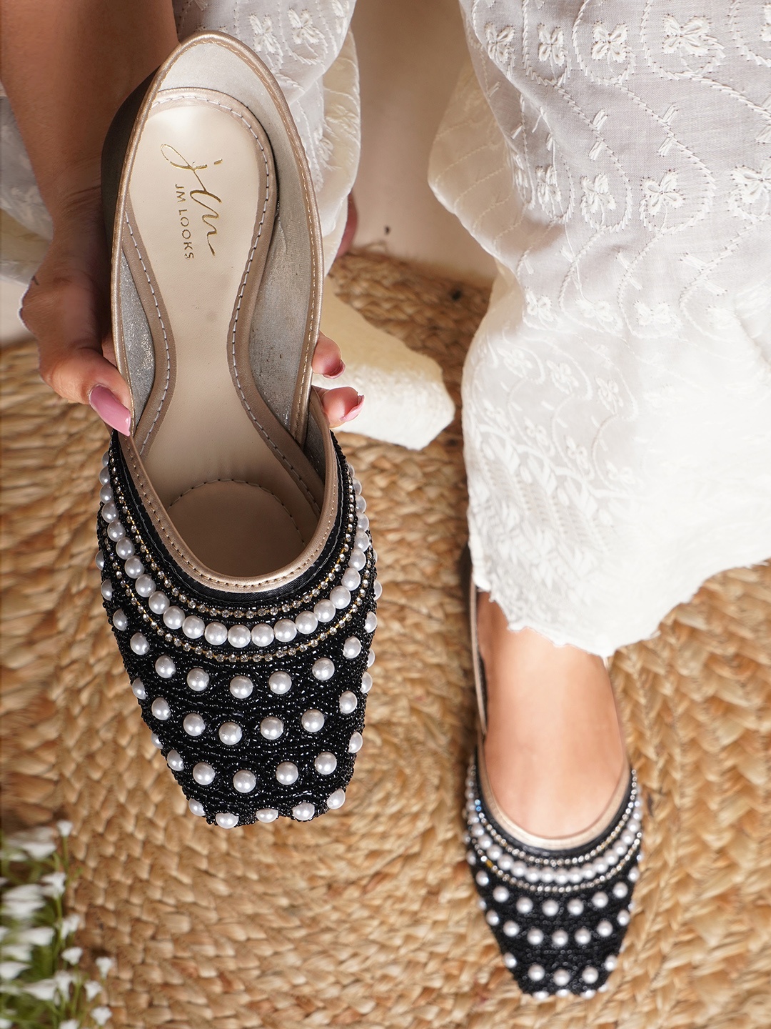 

JM Looks Ethnic Embellished Square Toe Mojaris, Black