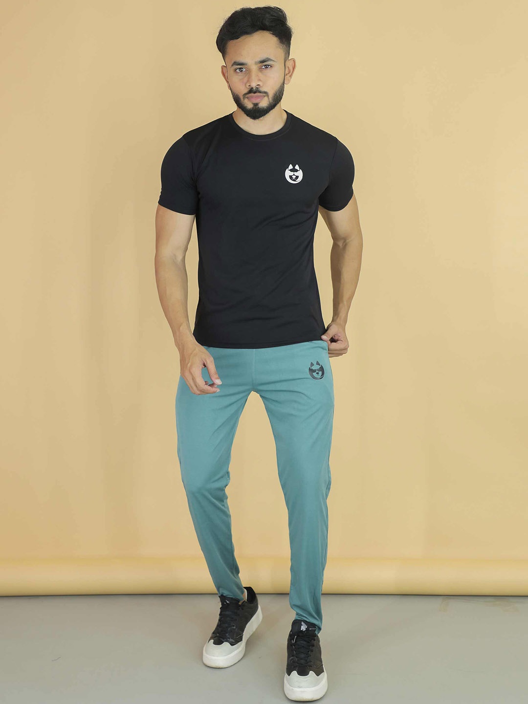 

DANZA-SON Round Neck Mid Rise T Shirt & Track Pant, Black