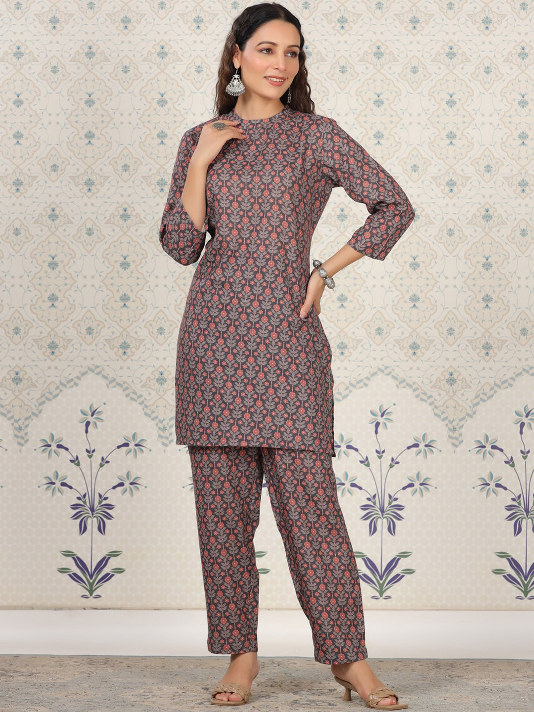 

Ode by House of Pataudi Floral Printed Regular Pure Cotton Kurta with Trousers, Brown