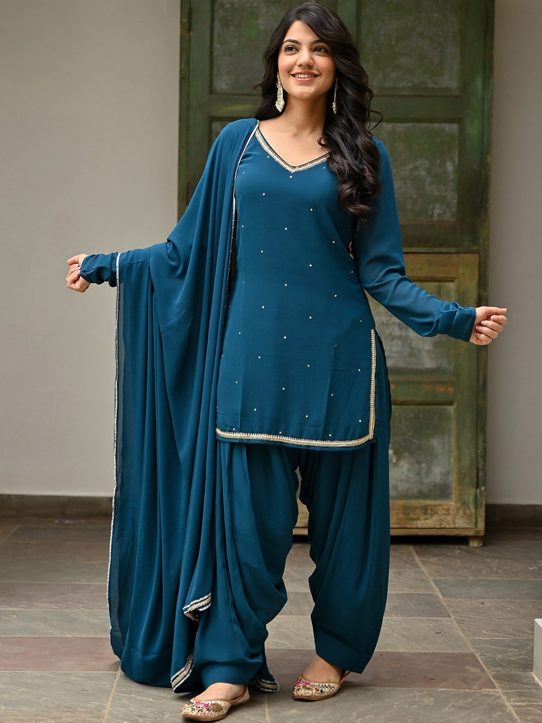 

Lavanya The Label Embellished Regular Gotta Patti Kurta With Patiala & Dupatta, Teal