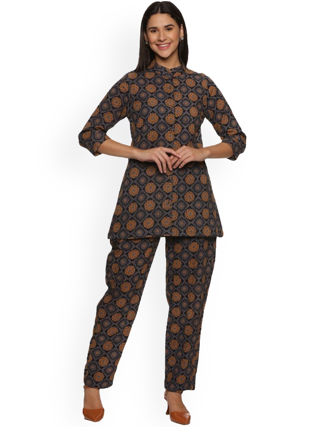 

WEAVERS SAGA Ethnic Motifs Printed Pure Cotton Kurti With Trousers, Black
