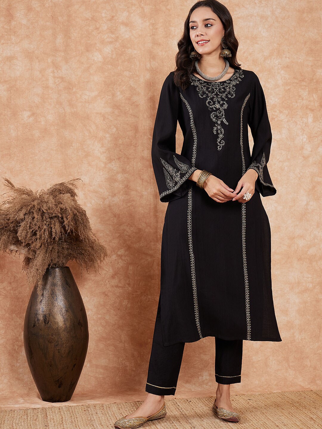 

Sangria Ethnic Motifs Embroidered Kurta Set, Black