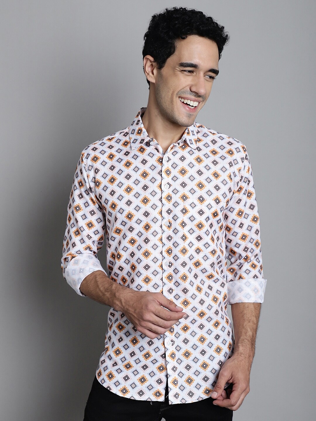 

HANUMNTRA Comfort Geometric Printed Casual Shirt, White