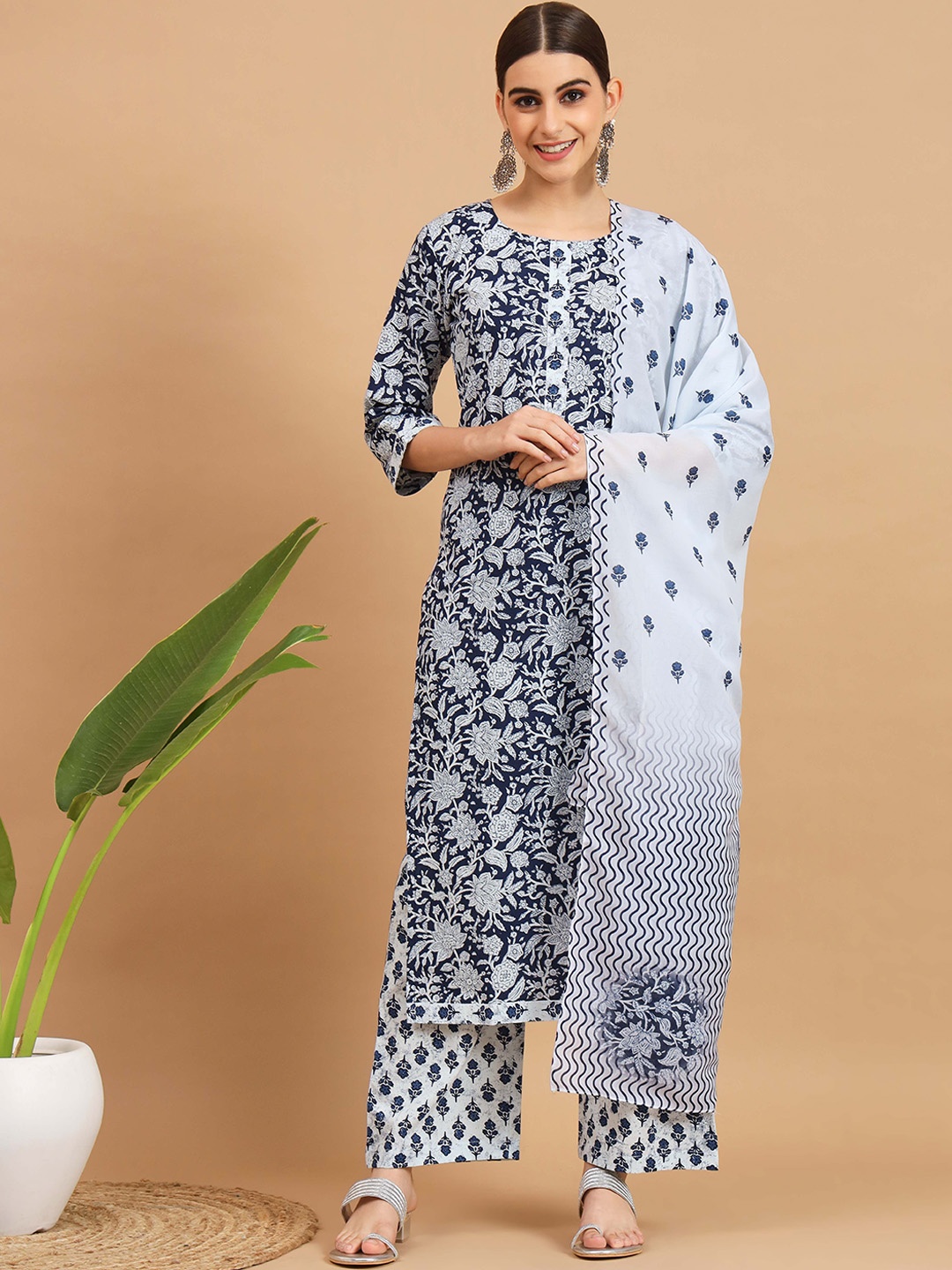 

Vbuyz Floral Printed Kurta & Palazzos With Dupatta, Blue