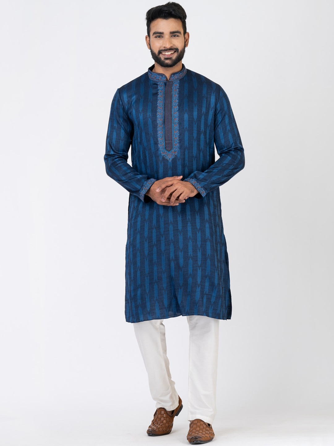 

HU - Handcrafted Uniquely Ethnic Motifs Woven Design Straight Kurta With Pyjamas, Navy blue