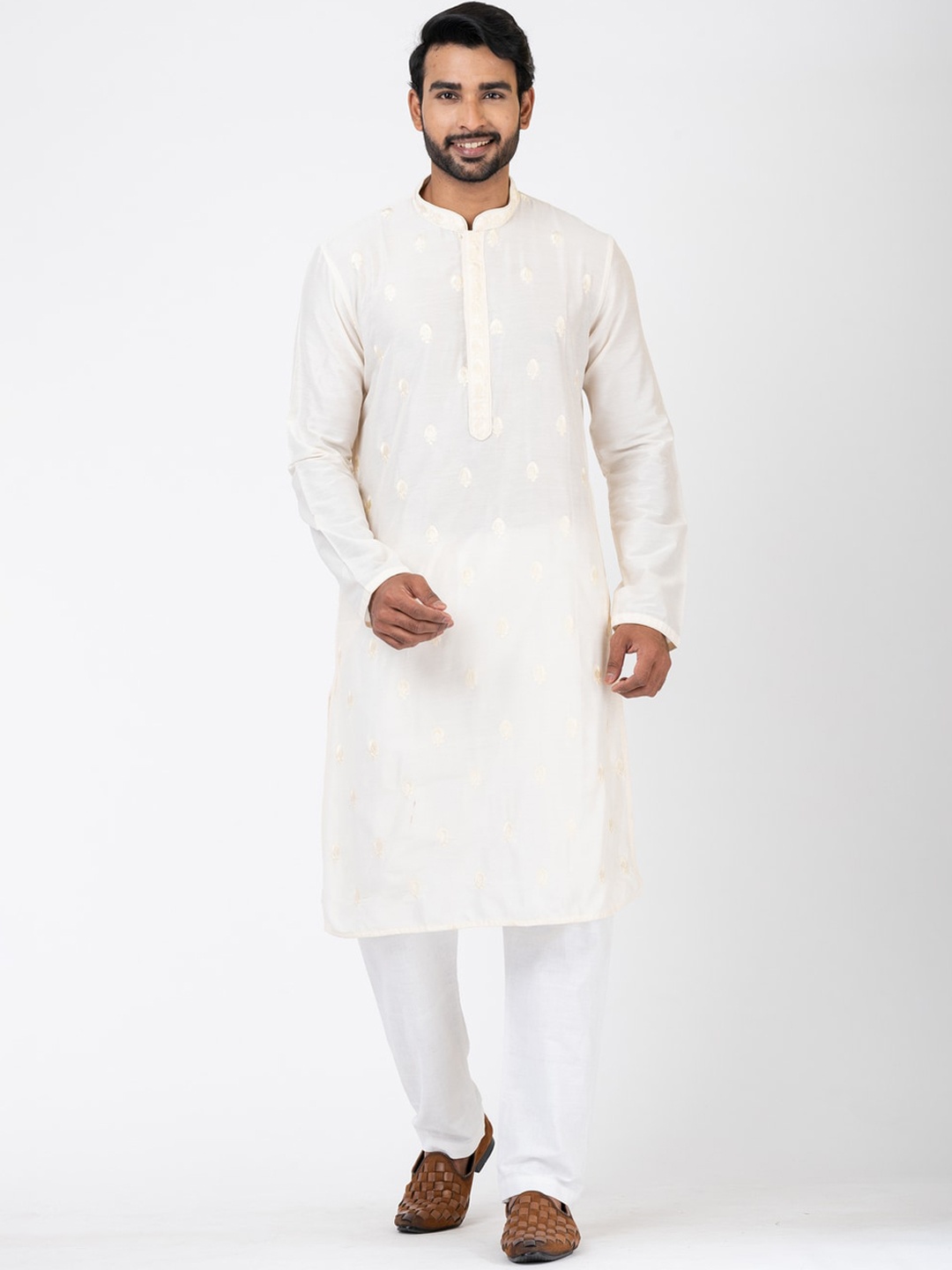 

HU - Handcrafted Uniquely Ethnic Motifs Embroidered Regular Kurta With Trousers, Off white