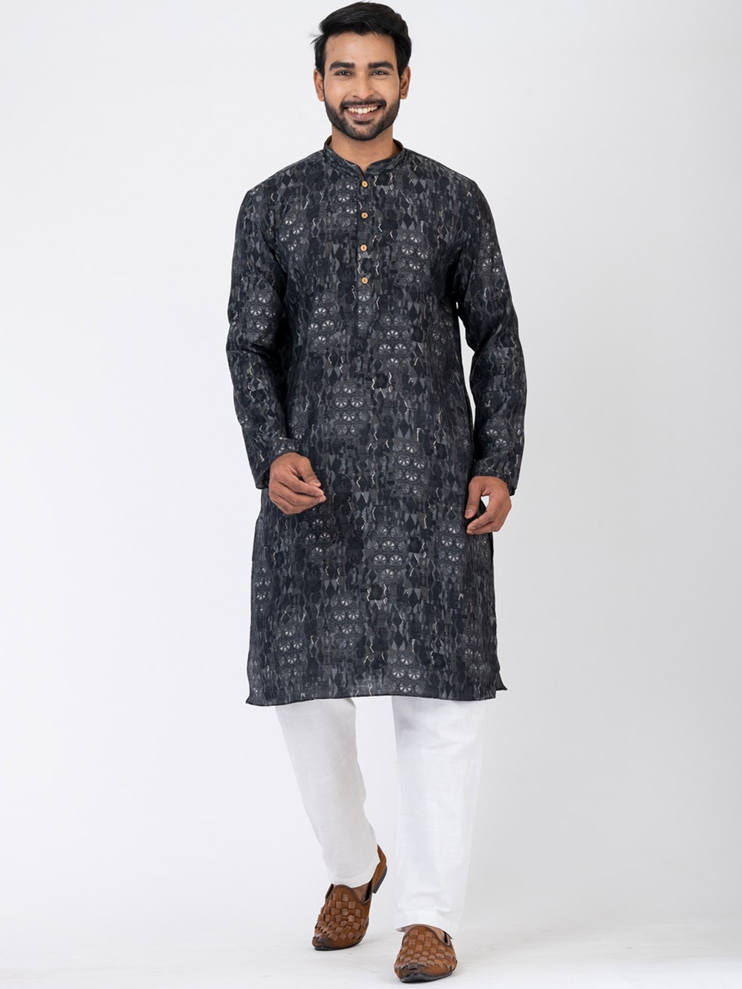

HU - Handcrafted Uniquely Abstract Printed Regular Kurta with Pyjama, Black