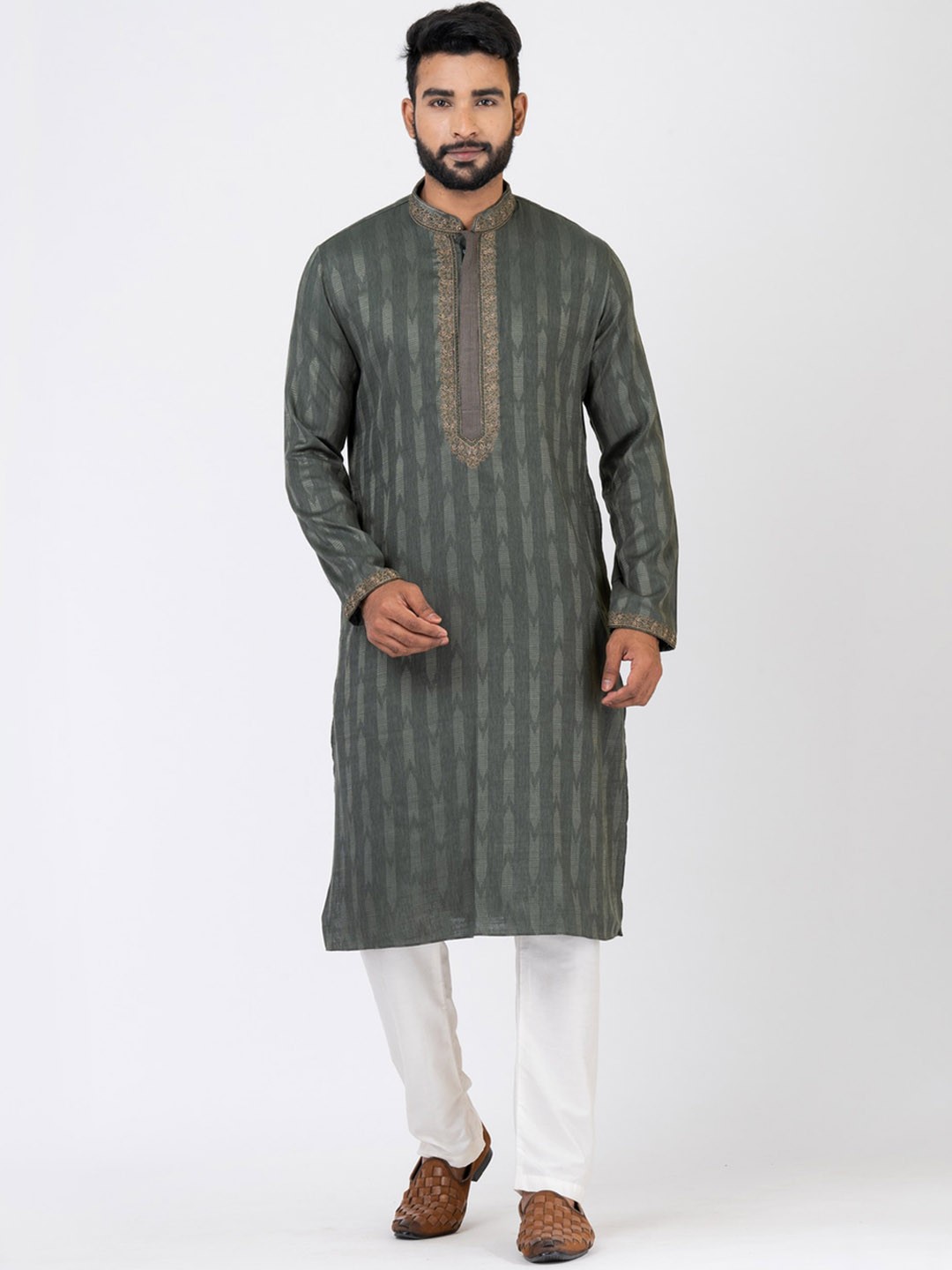 

HU - Handcrafted Uniquely Ethnic Motifs Regular Thread Work Kurta with Pyjamas, Olive