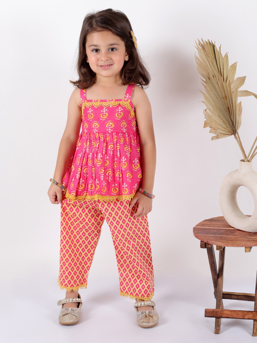 

Superminis Girls Ethnic Motifs Printed Pure Cotton Kurti with Palazzos, Pink