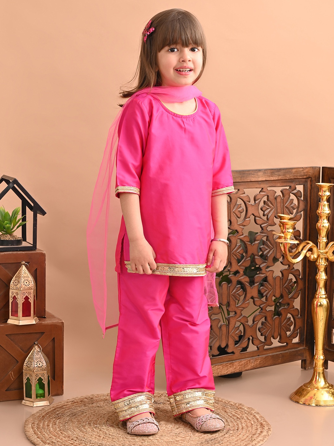 

Superminis Girls Round Neck Sequinned Kurta with Trousers & Dupatta, Magenta