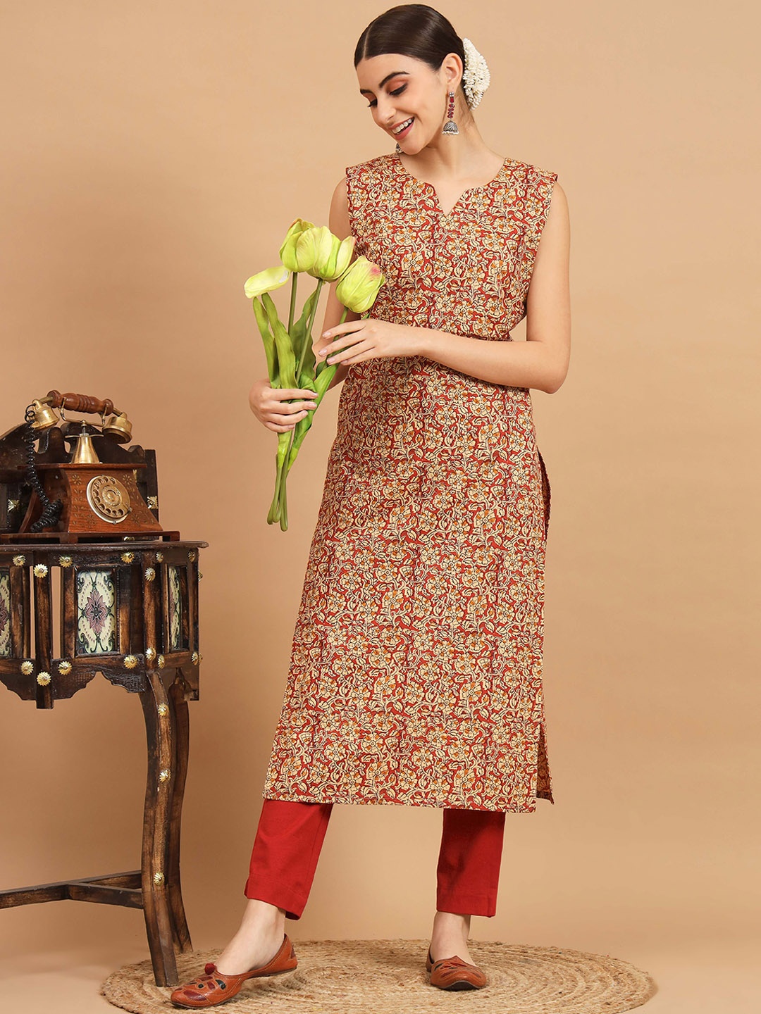 

Vbuyz Ethnic Motifs Printed Cotton Kurta, Red
