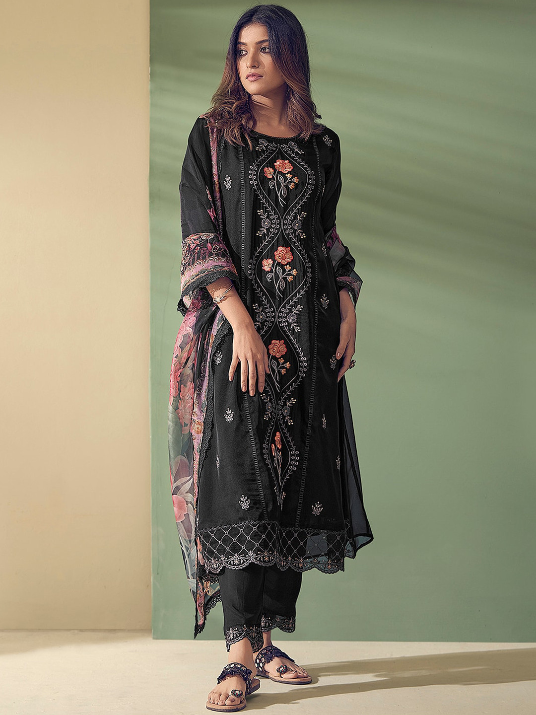 

Indo Era Floral Embroidered Regular Thread Work Kurta With Trousers & Dupatta, Black