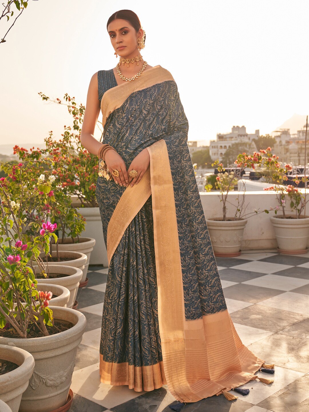 

Saree mall Navy Blue & Cream Paisley Printed Zari Pure Cotton Sungudi Sarees