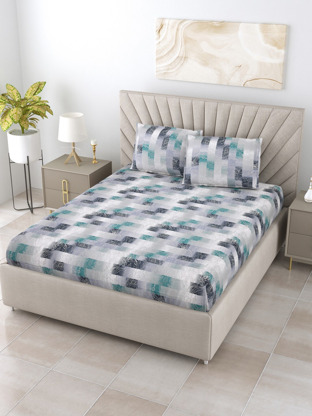 

BOMBAY DYEING Allure Grey & Blue Printed Cotton 120 TC King Bedsheet & 2 Pillow Covers