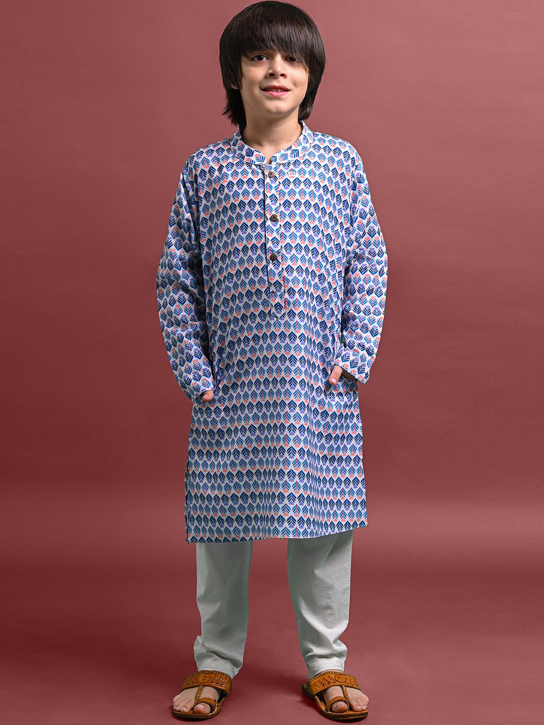 

VESHAM Boys Blue Floral Printed Regular Kurta with Pyjamas