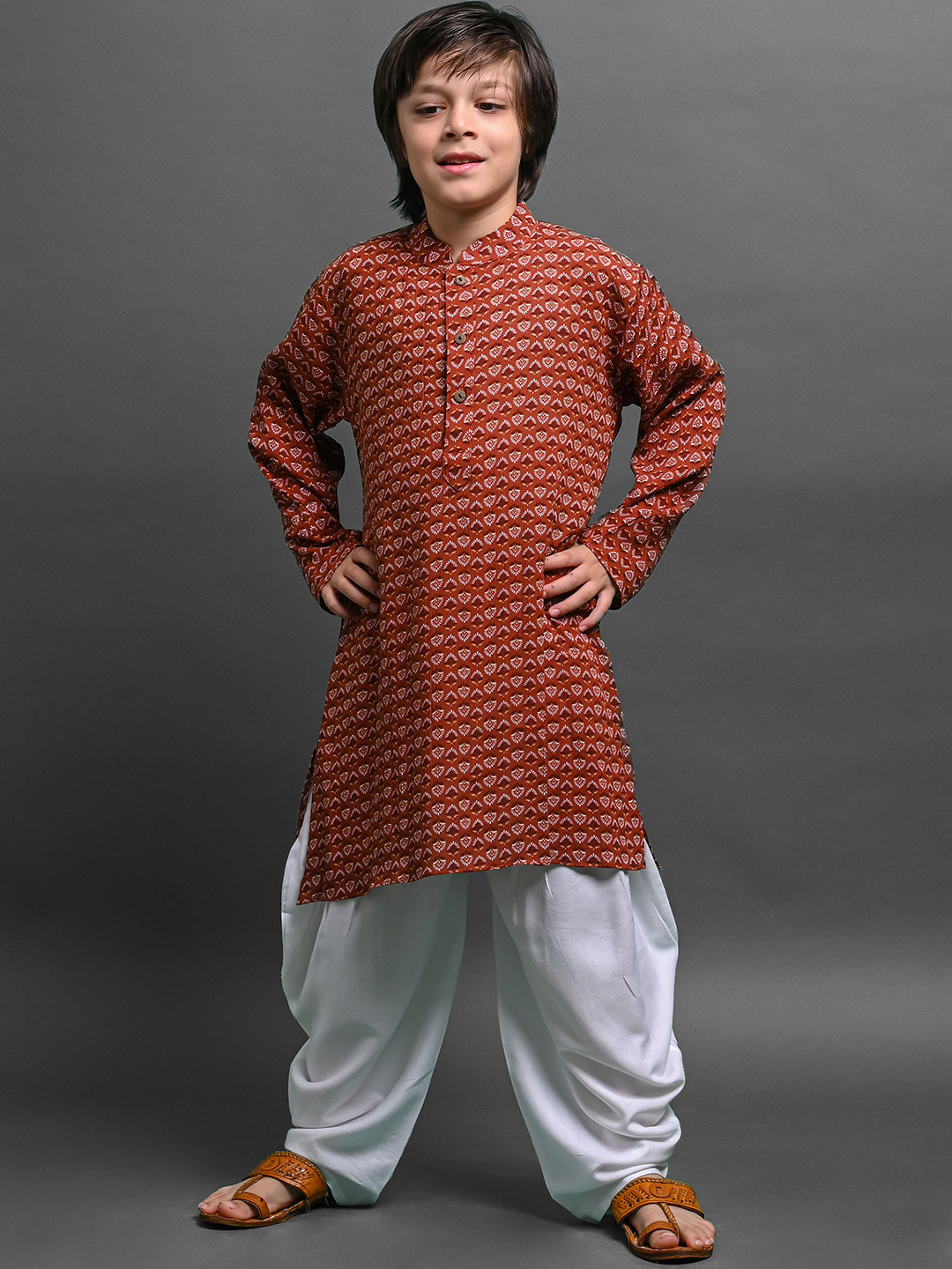

VESHAM Boys Floral Printed Mandarin Collar Straight Silk Blend Kurta Set, Brown