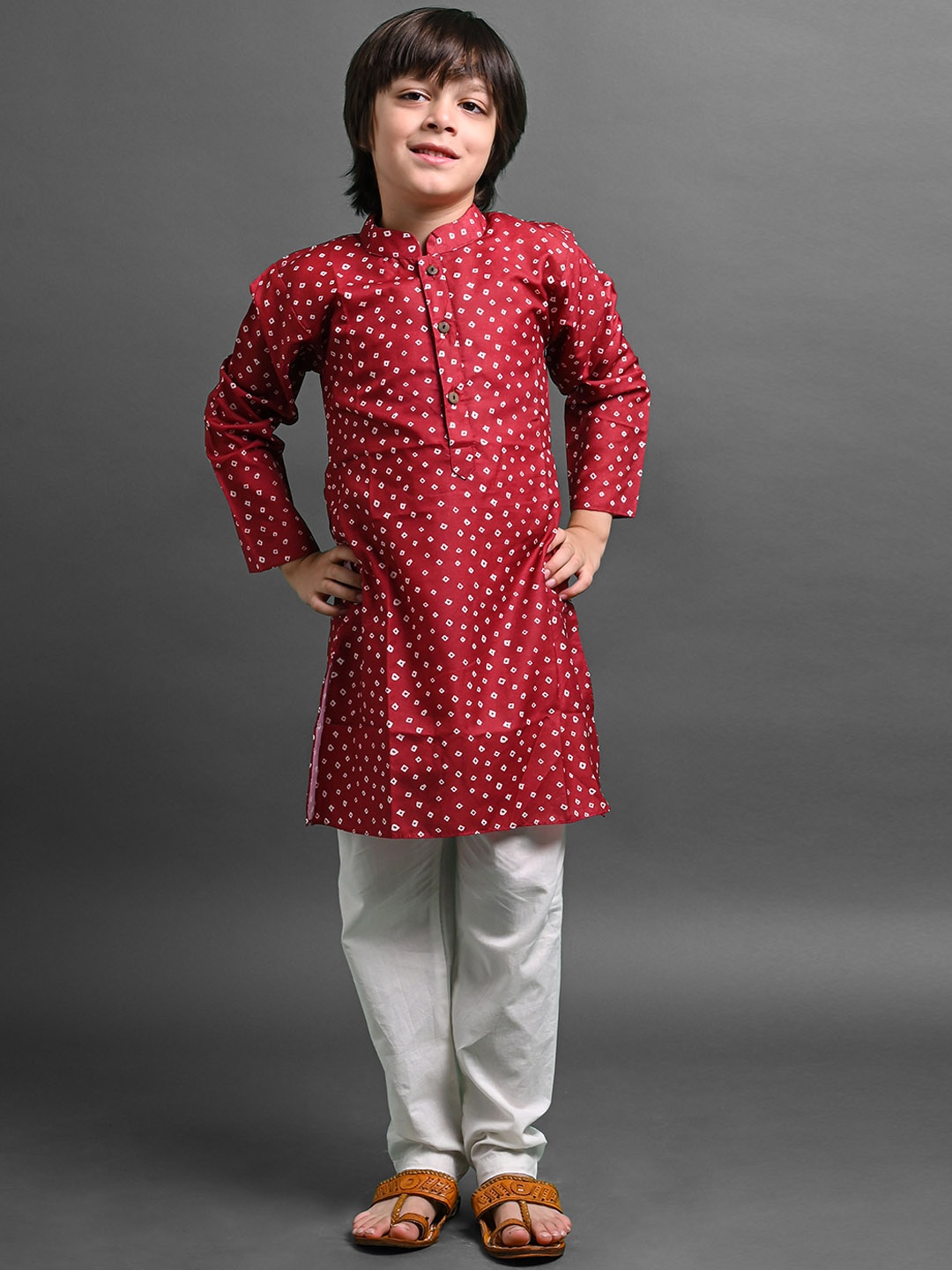

VESHAM Boys Bandhani Printed Mandarin Collar Straight Silk Blend Kurta Set, Maroon