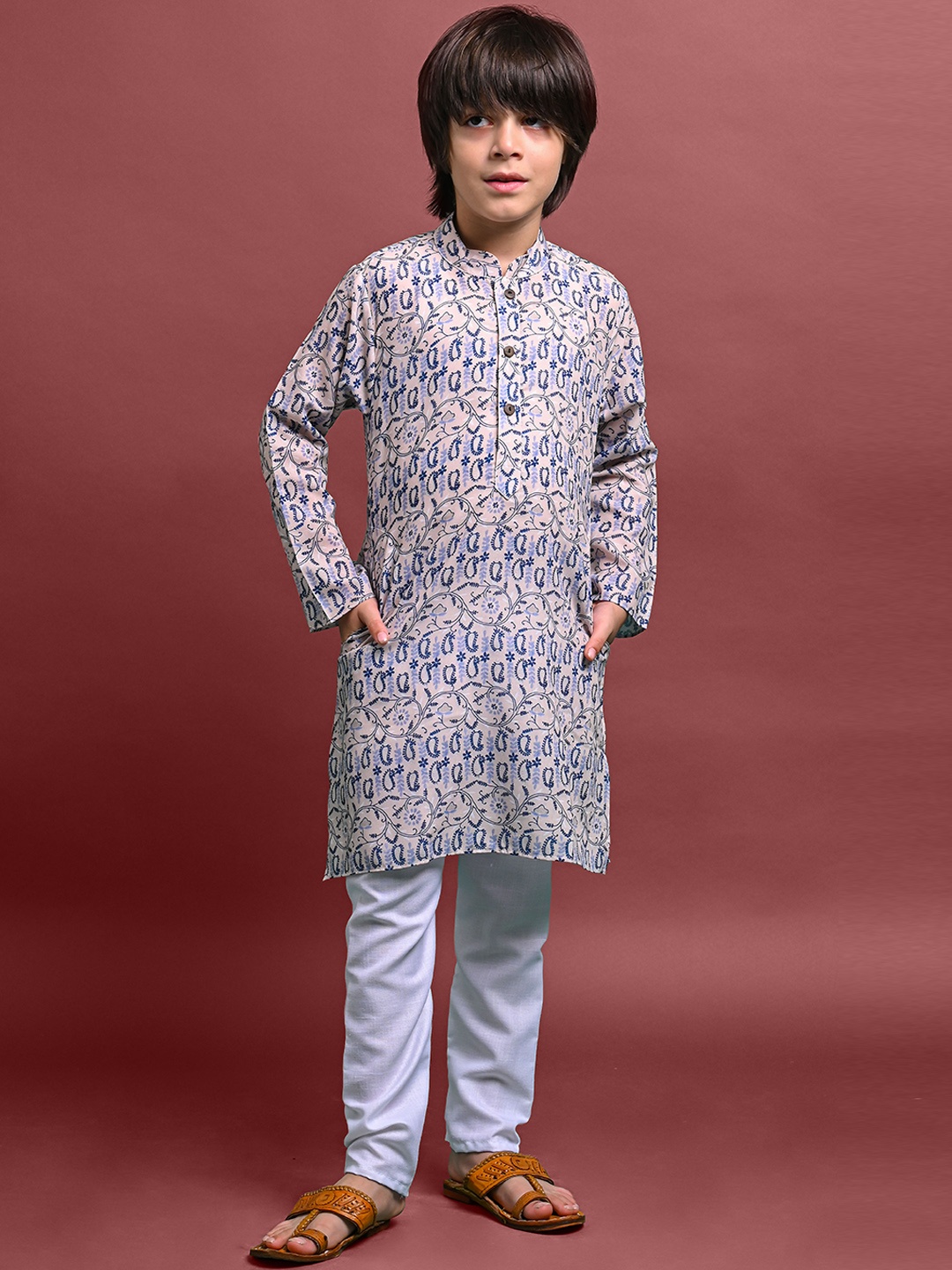 

VESHAM Boys Paisley Printed Kurta With Pyjamas, Beige