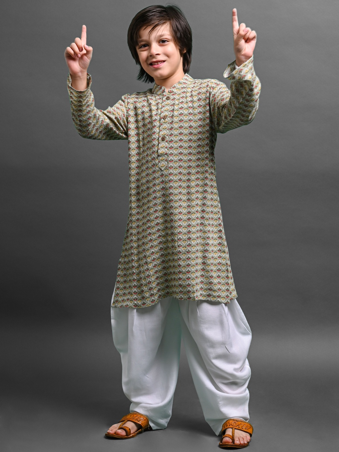 

VESHAM Boys Floral Printed Regular Kurta with Patiala, Green