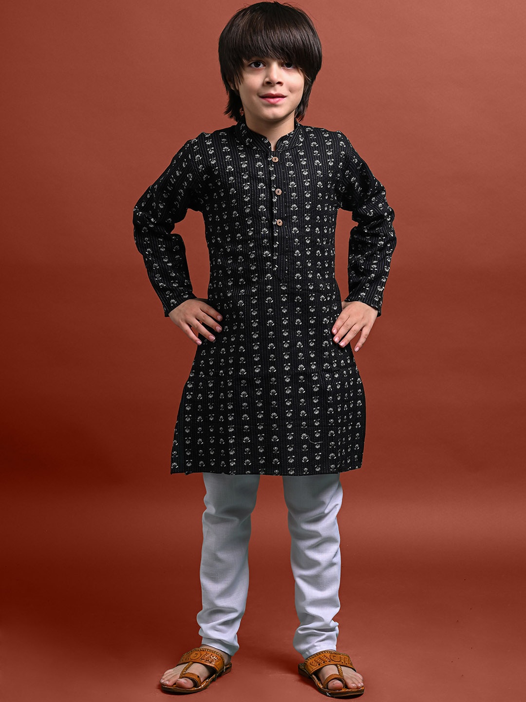 

VESHAM Boys Floral Printed Regular Pure Cotton Kurta with Pyjamas, Black