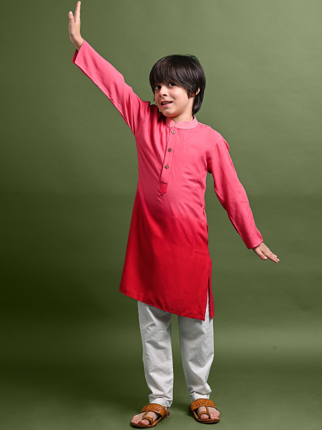 

VESHAM Boys Ombre Dyed Kurta With Pyjamas, Red