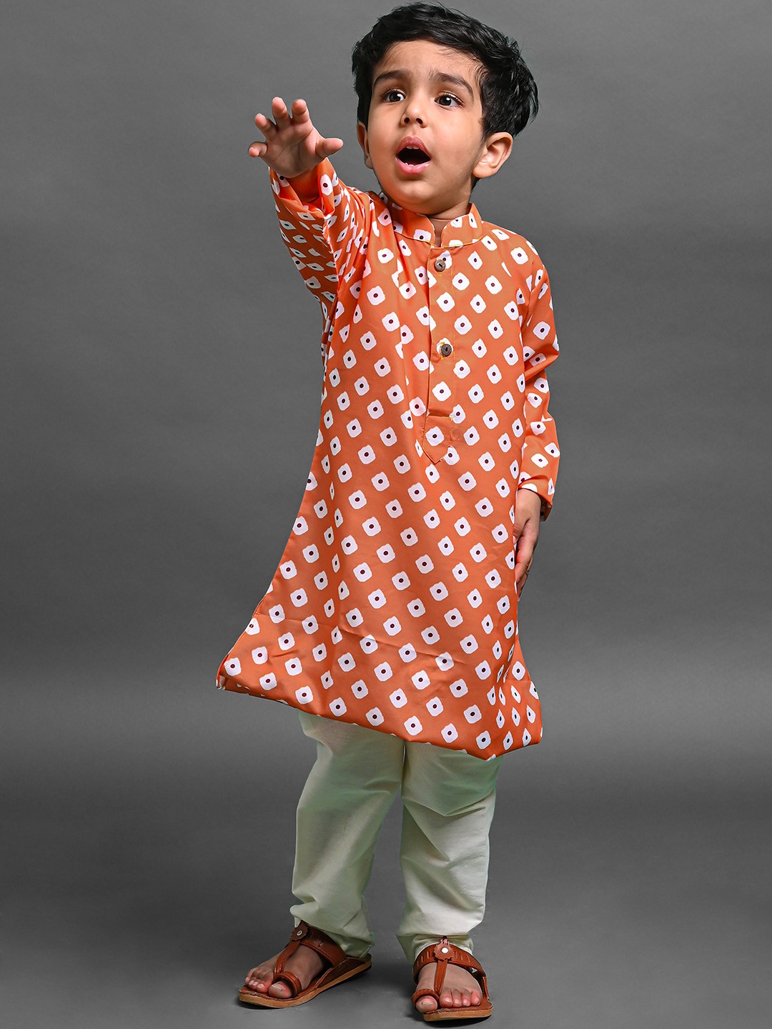 

VESHAM Boys Bandhani Printed Kurta With Pyjamas, Orange