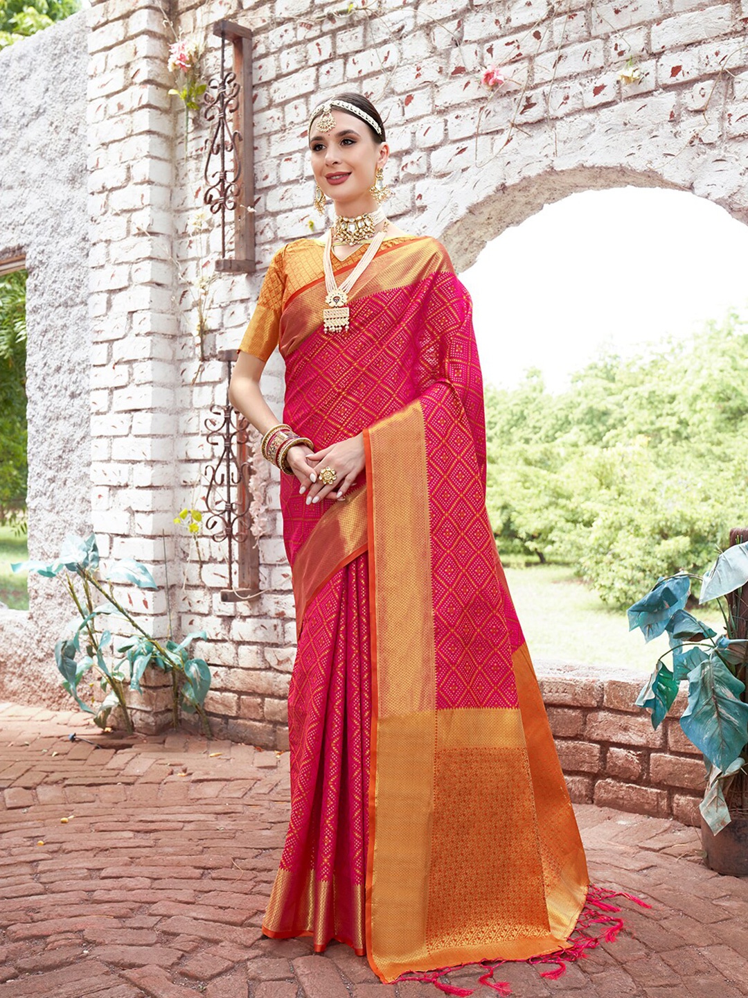 

Anouk Zari Geometric Woven Design Art Silk Kanjeevaram Saree, Pink