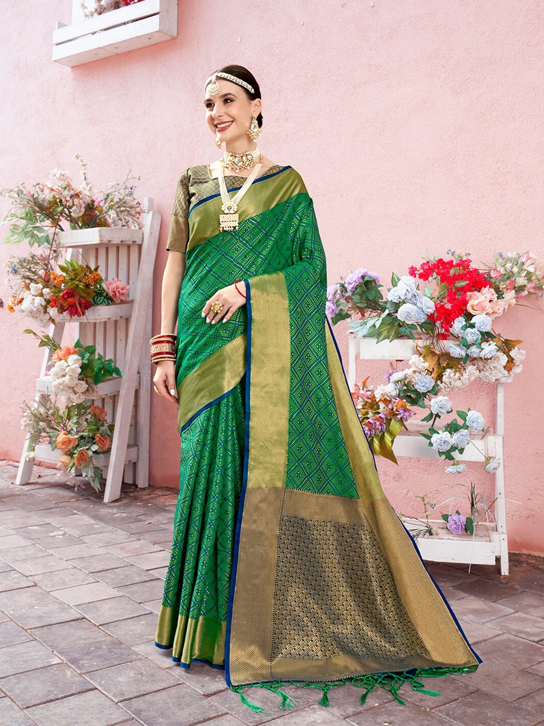 

Anouk Green & Gold-Toned Bandani Woven Design Zari Kanjeevaram Saree