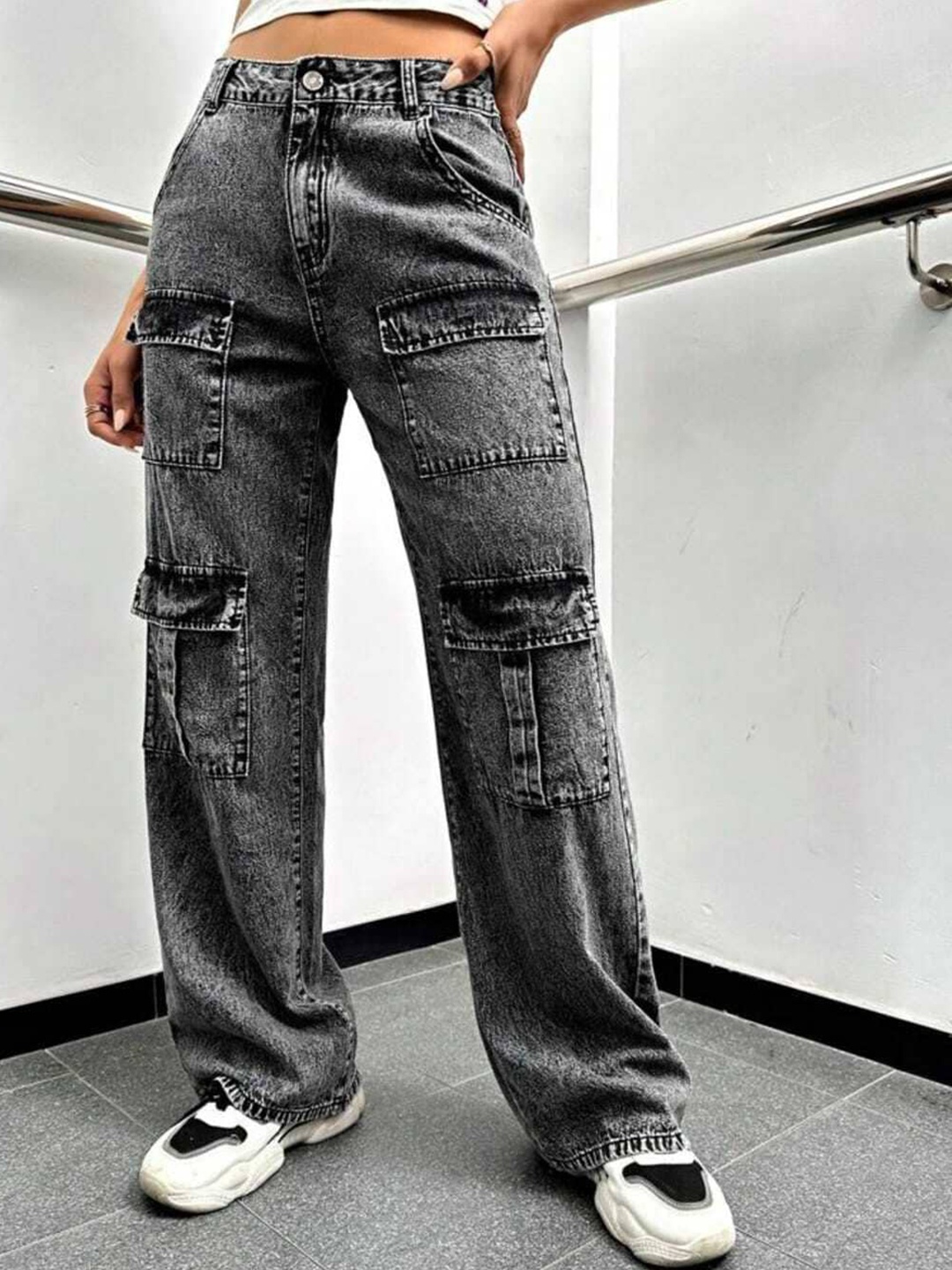 

BROADSTAR Women Black Smart Wide Leg High-Rise Heavy Fade Stretchable Cargo Jeans