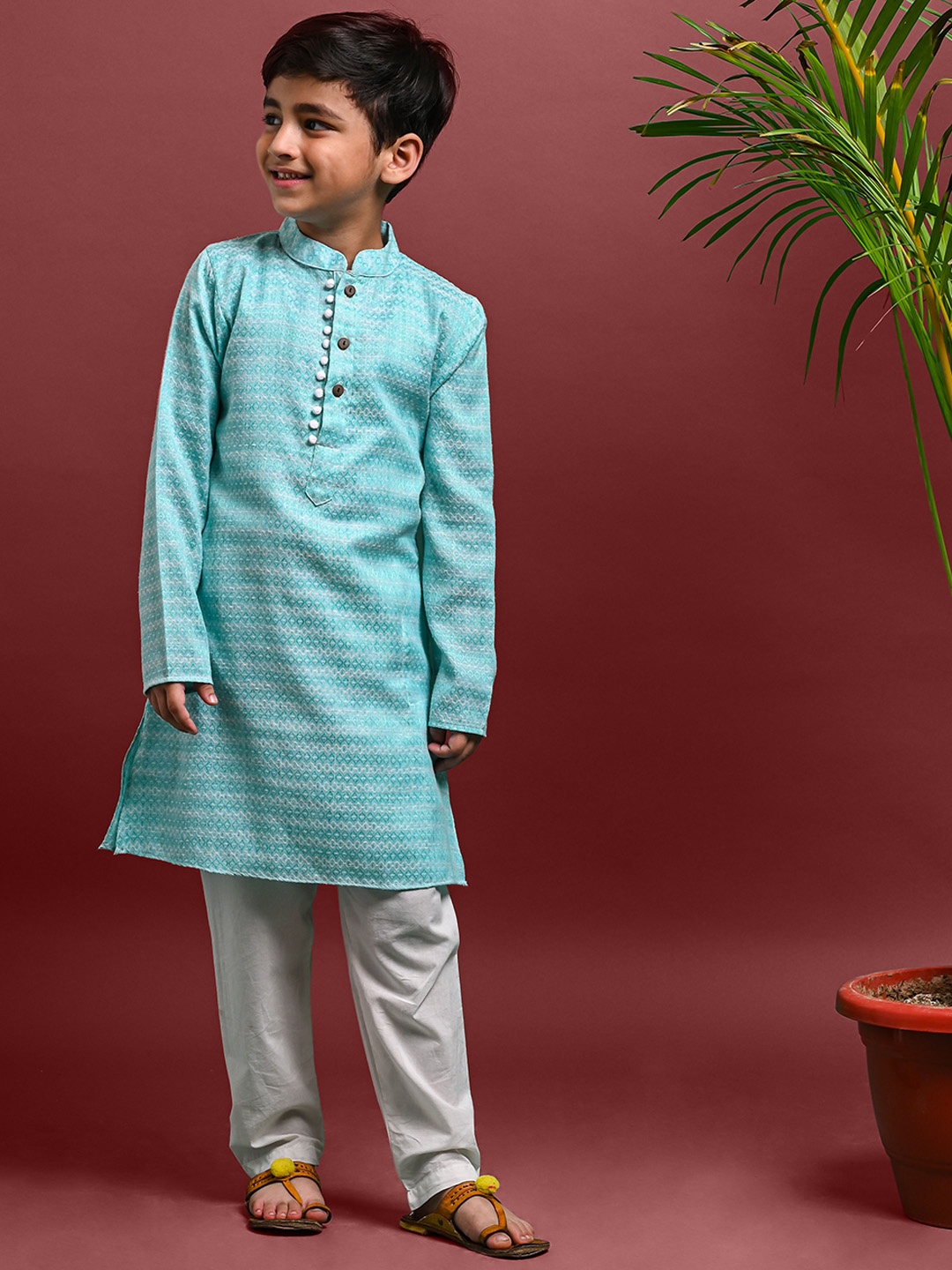 

VESHAM Boys Geometric Embroidered Mandarin Collar Long Sleeves Kurta with Pyjamas, Sea green