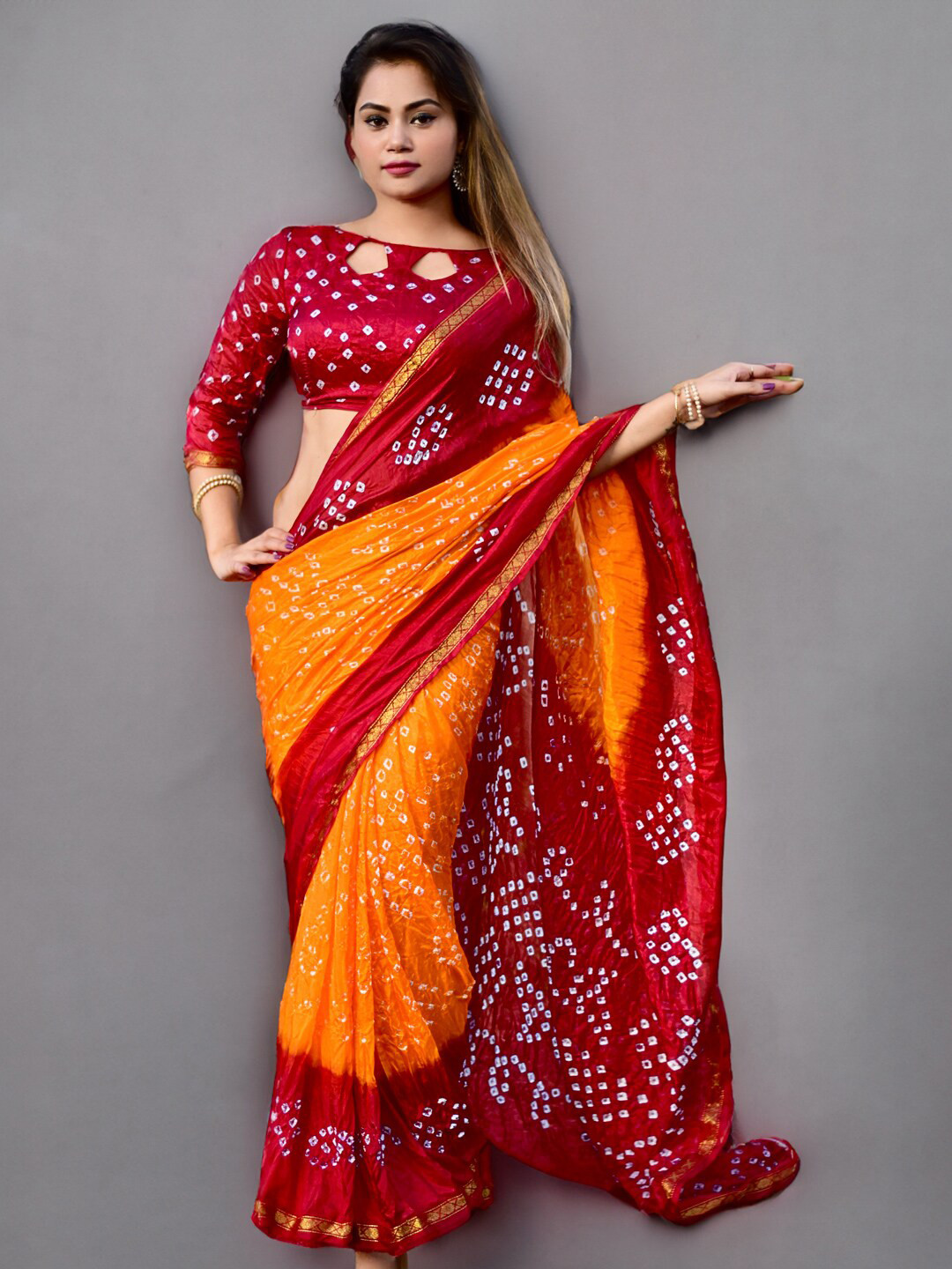 

SAREEWAVE Printed Zari Bandhani Saree, Orange