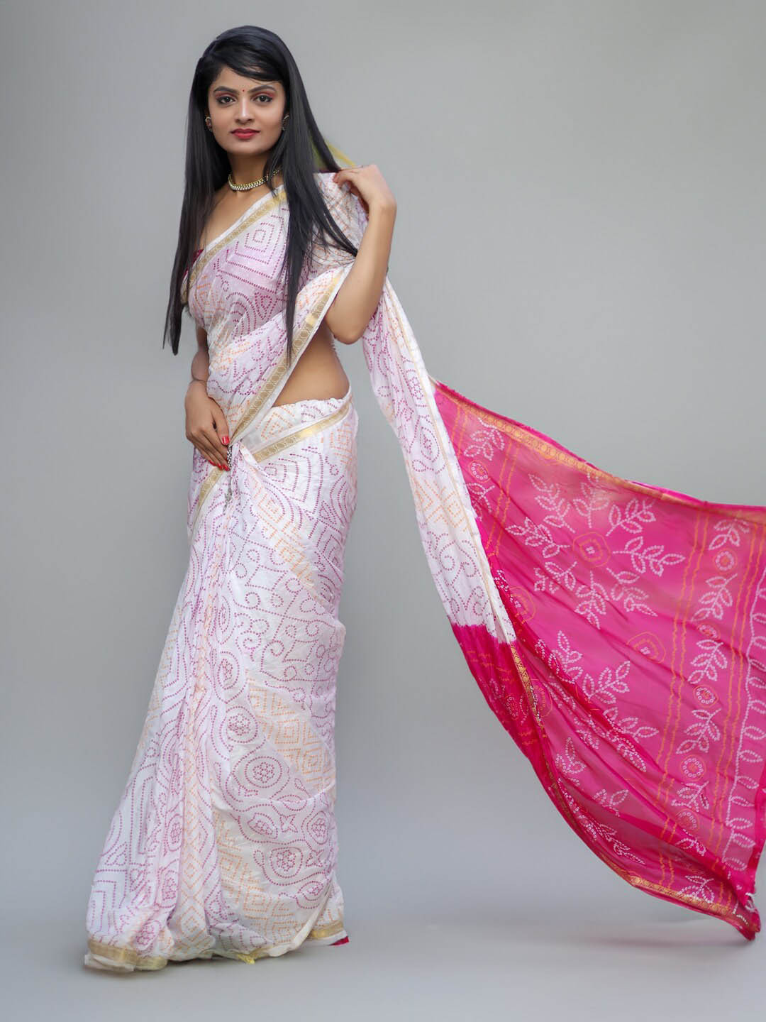 

SAREEWAVE Bandhani Printed Zari Art Silk Bandhani Saree, Pink